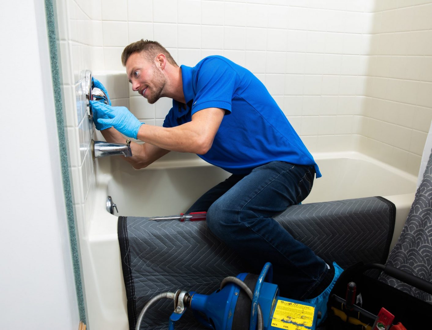 can-a-crack-in-a-fiberglass-tub-be-repaired-plumber-salt-lake-city